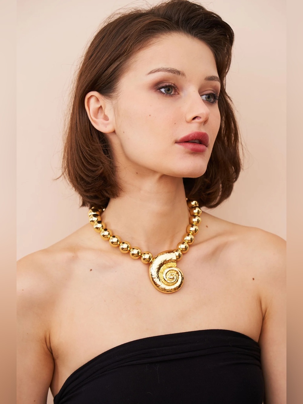 KENNETH JAY LANE Seashell Pendant Necklace NEW